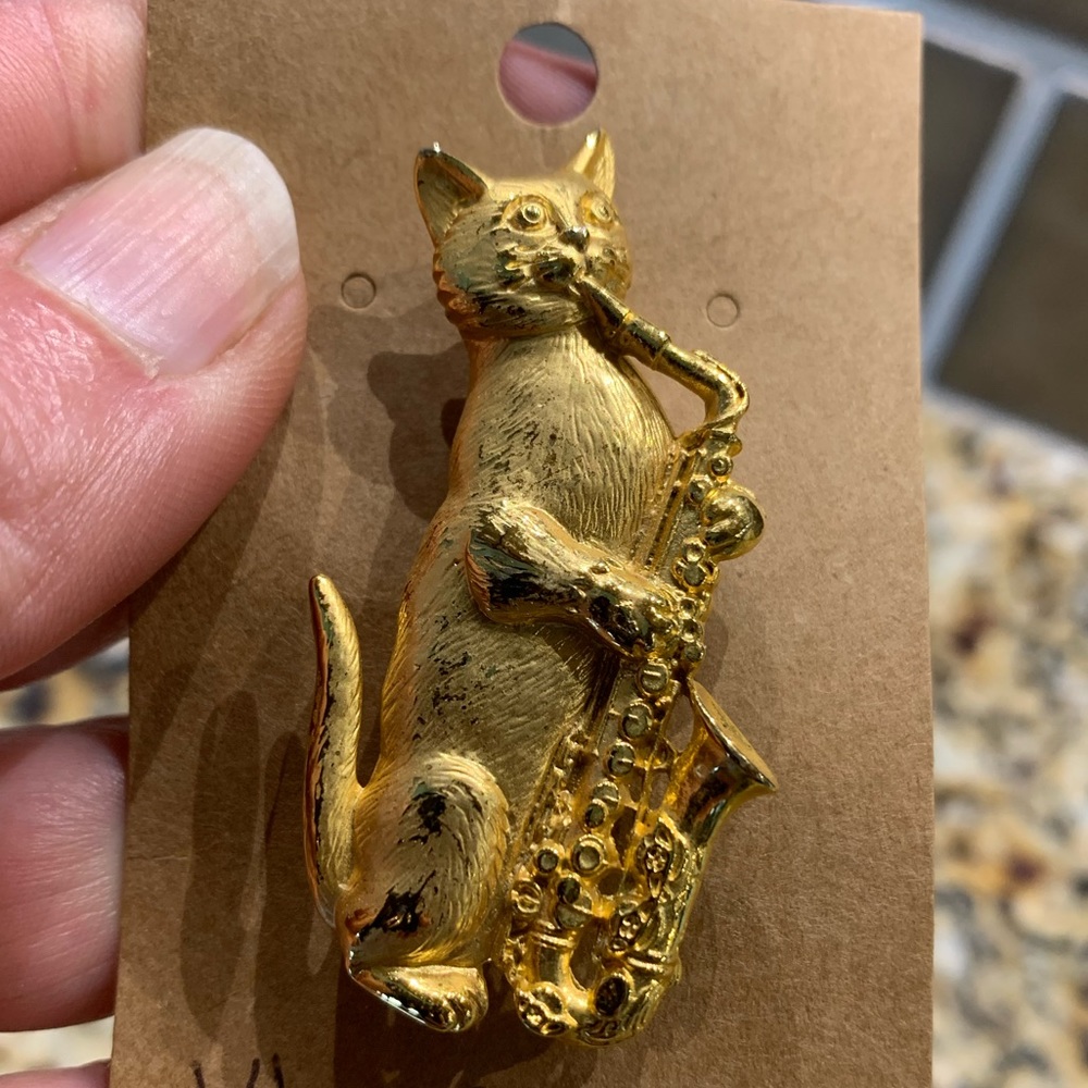 Vintage Cat playing a saxophone Brooch gold tone crazy cat people cat love